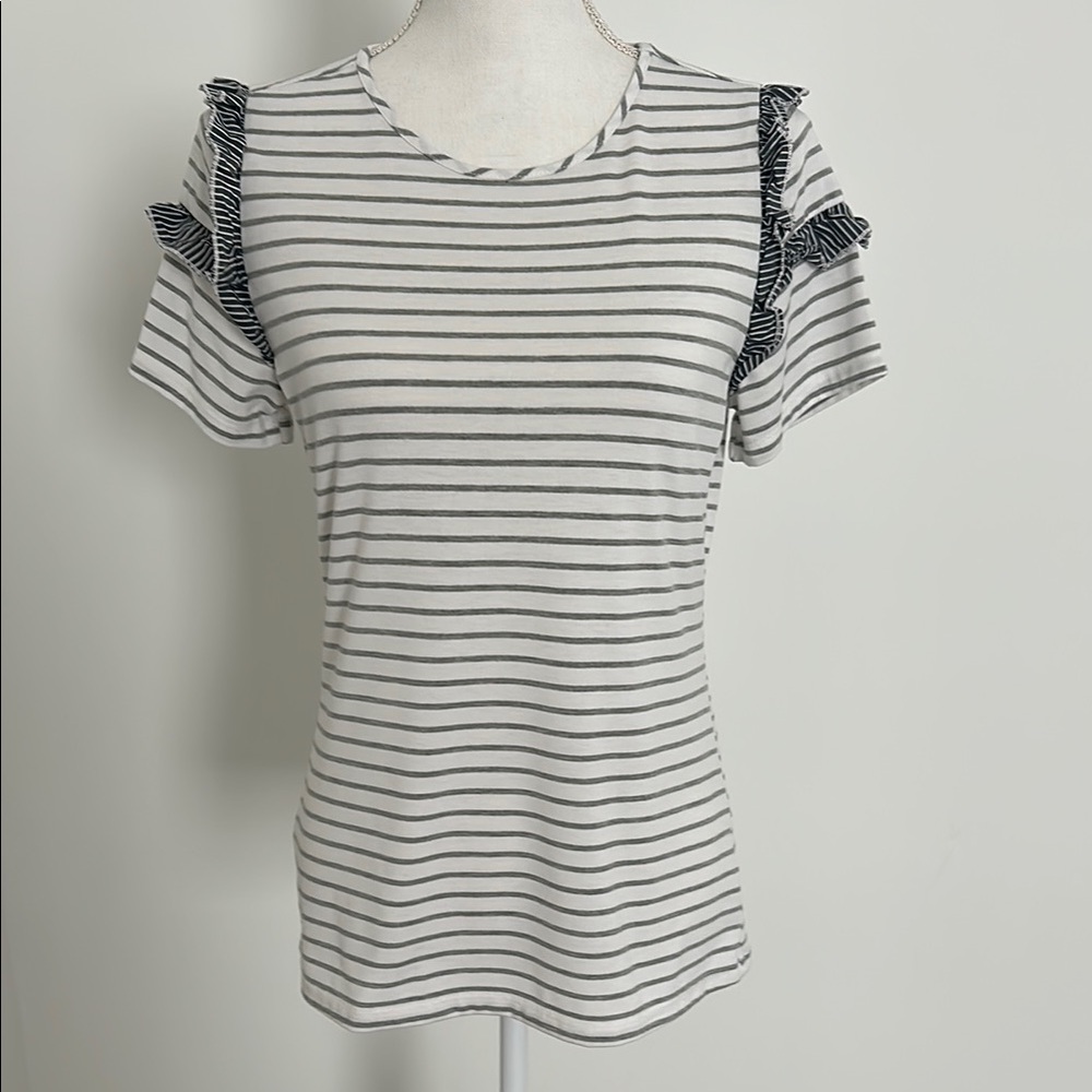 Doe & Rae White and Gray Ruffled Short Sleeve Tee